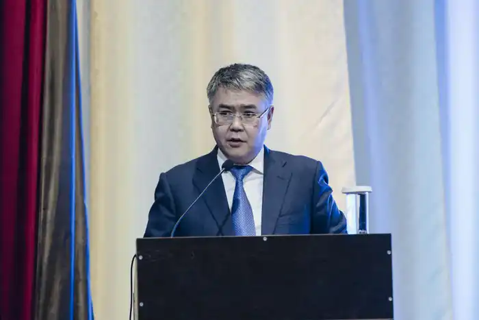 Серик Шапкенов обсуждает развитие Курмангазинского района с местными жителями в контексте социальных инициатив Атырау