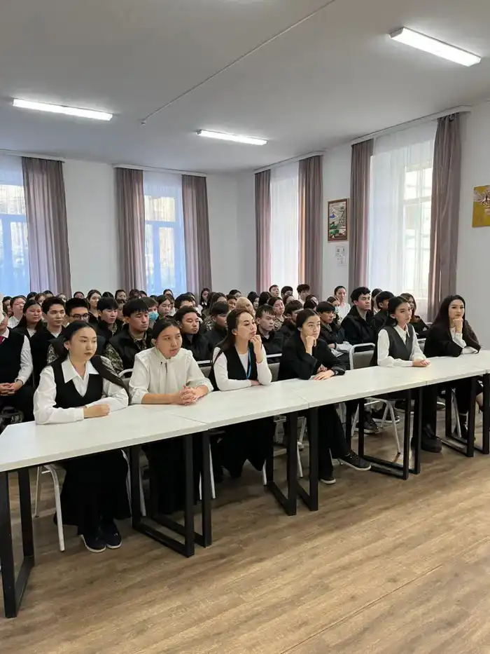 Студенты Ж.Досмухамедовского колледжа обсудили экограмотность на экологической акции в Уральске Атырау