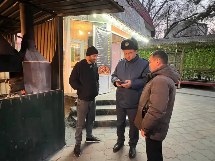 В Жетысуском районе Алматы потушили огонь незаконных шашлычных под санитарным контролем Атырау