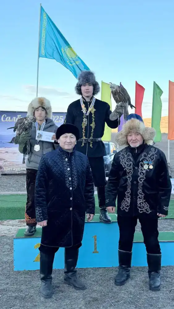 В небе Карагандинской области взметнулся орел: беркутчи сразились за титул мастера охоты Атырау