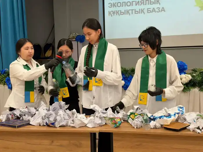 Экологические активисты из школы №92 в Астане Атырау