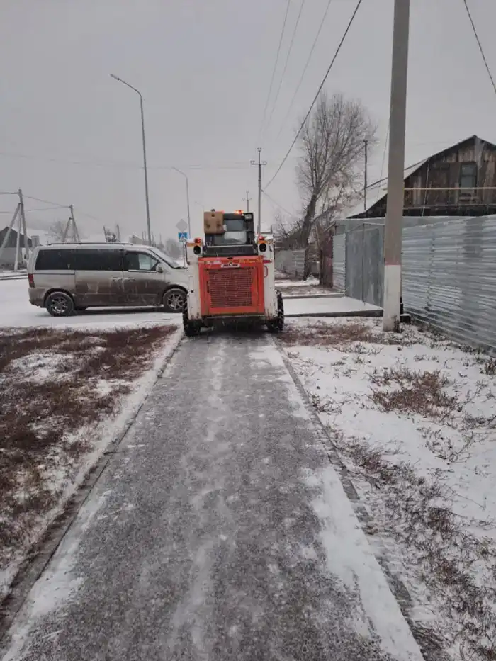 Астана: более 1 тыс. спецтехники на уборке снега Атырау