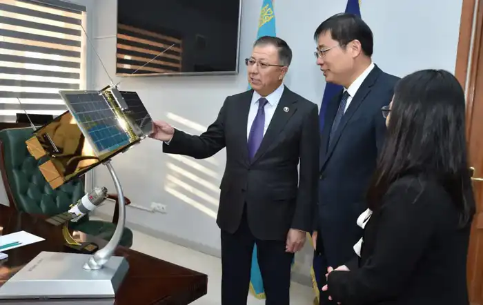 Казахстан и Китай запустили совместный наноспутник Атырау