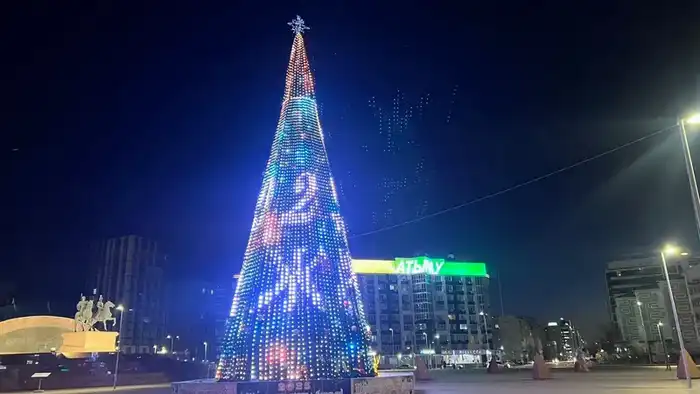 Президентская ёлка прошла в Атырау для 300 детей из города и районов Атырау