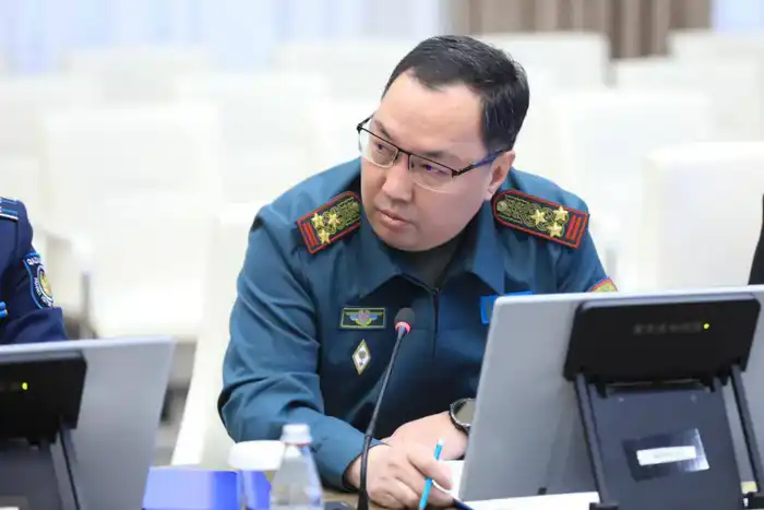 Актюбинск: службы в борьбе с зимними стихиями Атырау