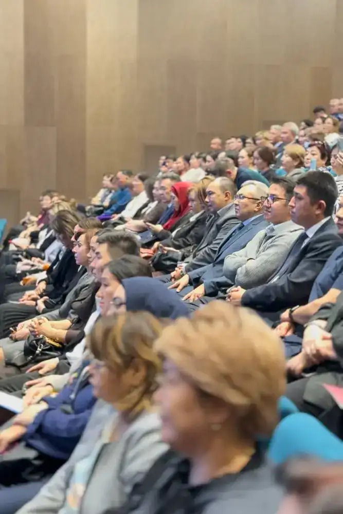 Министр здравоохранения обсудила медпомощь в Алматы Атырау