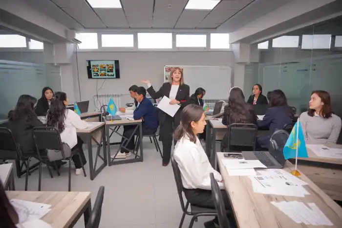 Министр науки и высшего образования Казахстана ознакомился с работой Чирчикского филиала ЮКИУ (7)