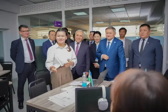 Посещение министра науки и высшего образования Казахстана Чирчикского филиала ЮКИУ: обсуждение академической мобильности и инновационных проектов между Казахстаном и Узбекистаном Атырау