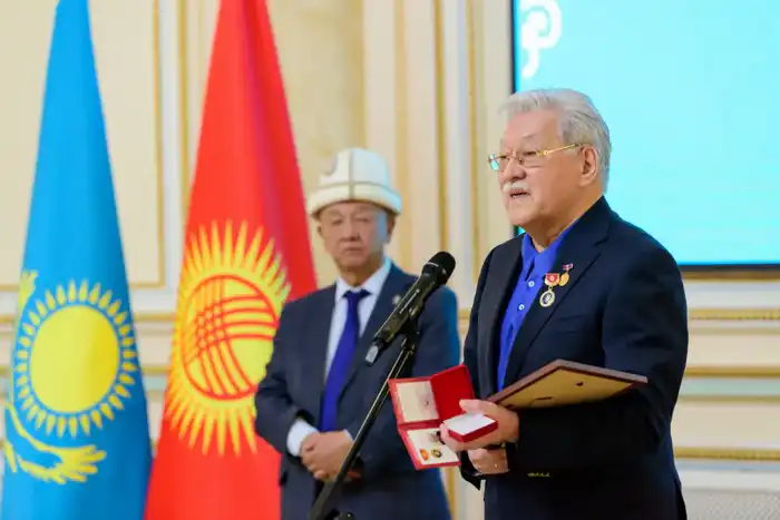 В Алматы вручили премию имени Чингиза Айтматова казахстанским деятелям культуры (2)