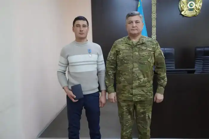 Герои Семее получили награды за мужество Атырау