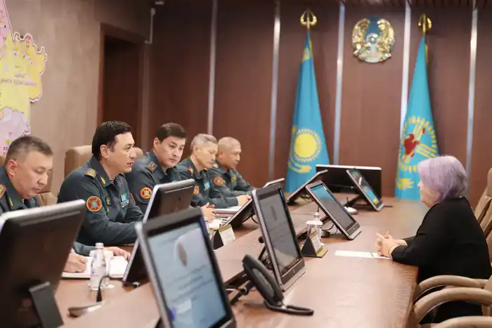 Обсуждение условий службы солдат в Главном командовании Национальной гвардии МВД РК Атырау