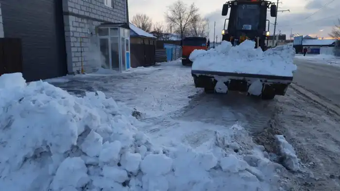 Коммунальные службы Астаны активно борются со снегом, призывая горожан к осторожности Атырау