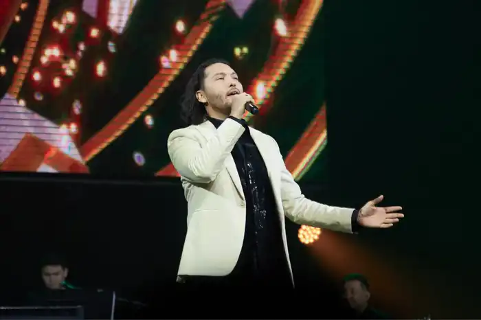 Звезды на сцене: Новый год с QAZAQCONCERT! Атырау