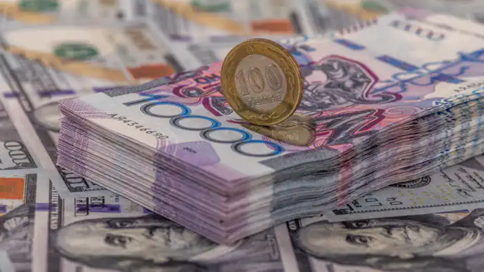 Доллар резко ослаб к тенге: курс на торгах 26 декабря Атырау