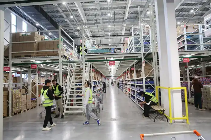 Аким Алматы Дархан Сатыбалды оценил новый логистический комплекс Magnum E-commerce в Алатауском районе Атырау