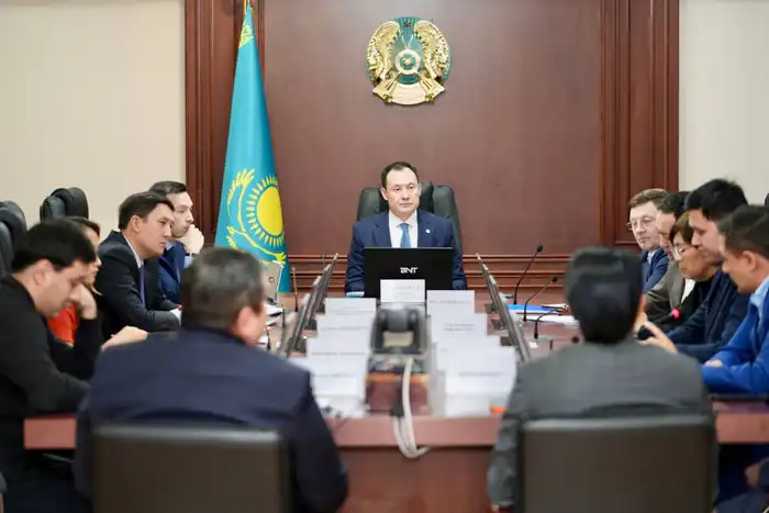 Казахстан ищет пути решения проблемы сырьевого обеспечения нефтегазохимической отрасли на встрече с ключевыми игроками рынка Атырау