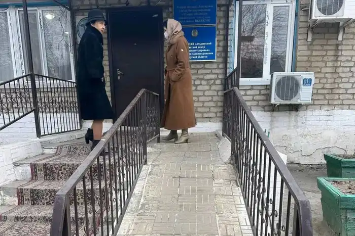 Недоступность услуг для людей с инвалидностью в Атырау: социальные учреждения провалили проверку Атырау