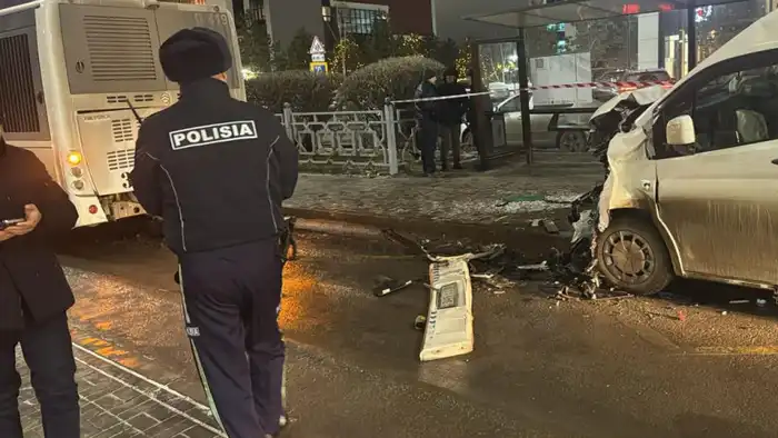 В Астане произошло смертельное ДТП с участием автобуса, в результате которого несколько человек получили травмы. По информации Департамента полиции столицы, инцидент произошел в центре города. В настоящее время проводится расследование, чтобы выяснить при Атырау