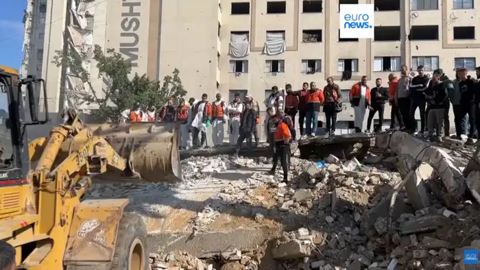 В Газе под завалами разрушенного многоэтажного дома найдены останки 45 человек, которые были доставлены в центральную больницу Аш-Шифа. Атырау