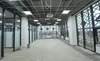 Активные работы на строительных площадках города: завершение благоустройства "Дома дружбы" и физкультурно-оздоровительного комплекса