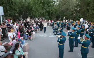 Музыка в униформе: два юбилея, два оркестра — симфония военной традиции