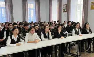Студенты Ж.Досмухамедовского колледжа обсудили экограмотность на экологической акции в Уральске