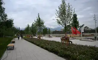 В Алматы снятие понтонных мостов на озере Сайран: подготовка к зимнему сезону и забота о лотосах