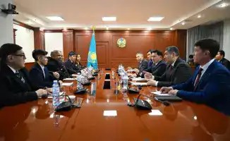 Ербол Мырзабосынов встретился с легендарным боксёром Роем Джонсом
