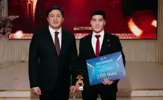 Герой Усть-Каменогорска Канат Капанов спасает детей из задымленной квартиры