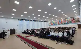 Астанинские школьники обучаются защите от цифровых угроз на интерактивной лекции
