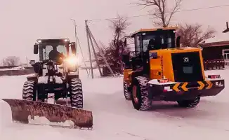 Очистка дорог от снега в Бородулихе и Бескарагай