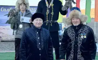 В небе Карагандинской области взметнулся орел: беркутчи сразились за титул мастера охоты
