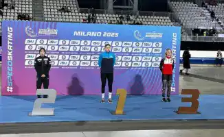 Кристина Шумекова Миланда өткен әлем Кубогы кезеңінде 1000 және 3000 метрлік жарыстарда алтын медаль жеңіп алды