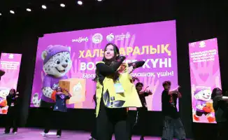 В Алматы волонтеры сплели сеть доброты на празднике своего дня
