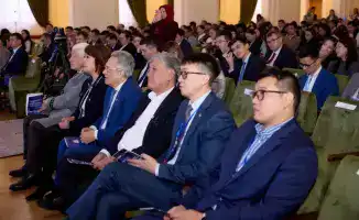 Век технологий требует не только инженеров, но и гуманитарных мыслителей — Жулдыз Сулейменова на конгрессе молодых учёных