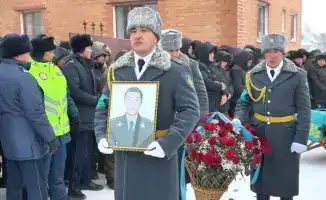 Полицейские провели в последний путь старшего лейтенанта Асанали Аскербекова в Акмолинской области