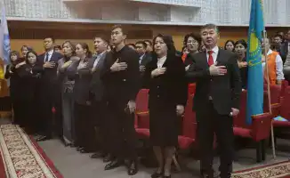 Молодые избиратели погружаются в демократические процессы на форуме в Таразе
