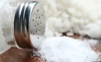 Аким ЗКО объяснил исчезновение соли с полок магазинов, а Аким Западно-Казахстанской области Нариман Турегалиев прокомментировал сообщения в соцсетях о нехватке соли в Уральске и Актобе.