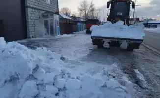 Коммунальные службы Астаны активно борются со снегом, призывая горожан к осторожности