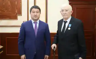 Признание труда: Нурдаулет Килыбай вручил государственные награды выдающимся работникам Мангистауской области