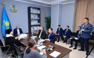 Ермаганбет Булекпаев обсудил насущные проблемы жителей Карагандинской области во время личного приёма