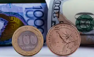 Доллар упал в цене на торгах в Казахстане: курс на 30 декабря