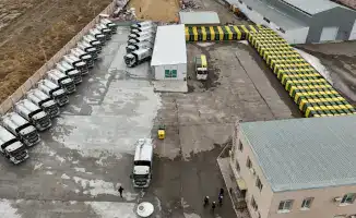 Аким Мангистауской области ознакомился с новой техникой для вывоза мусора