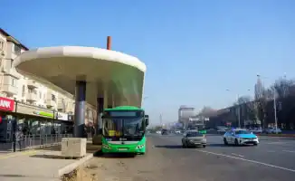 Строительство новой линии Bus Rapid Transit (BRT) на проспекте Райымбека в Алматы: жители города ожидают завершения проекта, который обещает улучшить транспортную инфраструктуру.