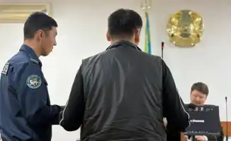 В Алматы продолжаются прения по делу Ильяса Сариева, известного как 'казахский Робин Гуд'. Во время последнего слова в суде он расплакался, что подчеркивает эмоциональную напряженность ситуации. Сариев обвиняется в 26 эпизодах, и его судьба вызывает широк