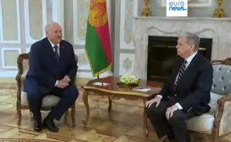 Лукашенко распускает политические оковы: в обмен на санкции — шаг к диалогу с Западом