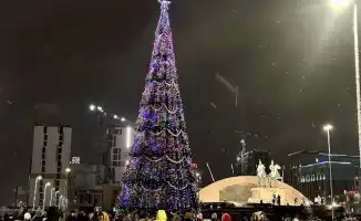 В Атырау 25 декабря в 20:00 на площади Исатая и Махамбета состоится зажигание главной новогодней ёлки, что ознаменует приближение праздника.