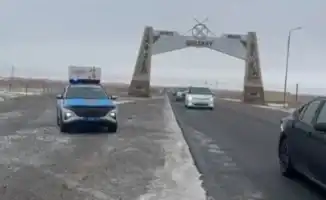 С 13 декабря с 13:00 в Атырауской области закрыта дорога от границы Актюбинской области до поселка Доссор Макатского района из-за гололёда и снегопада.