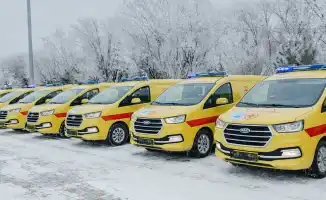 Атырау пополнил автопарк скорой помощи: новые санитарные автомобили на службе горожан