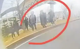 Мост вместо перехода: пешеходы в Атырау рискуют жизнью